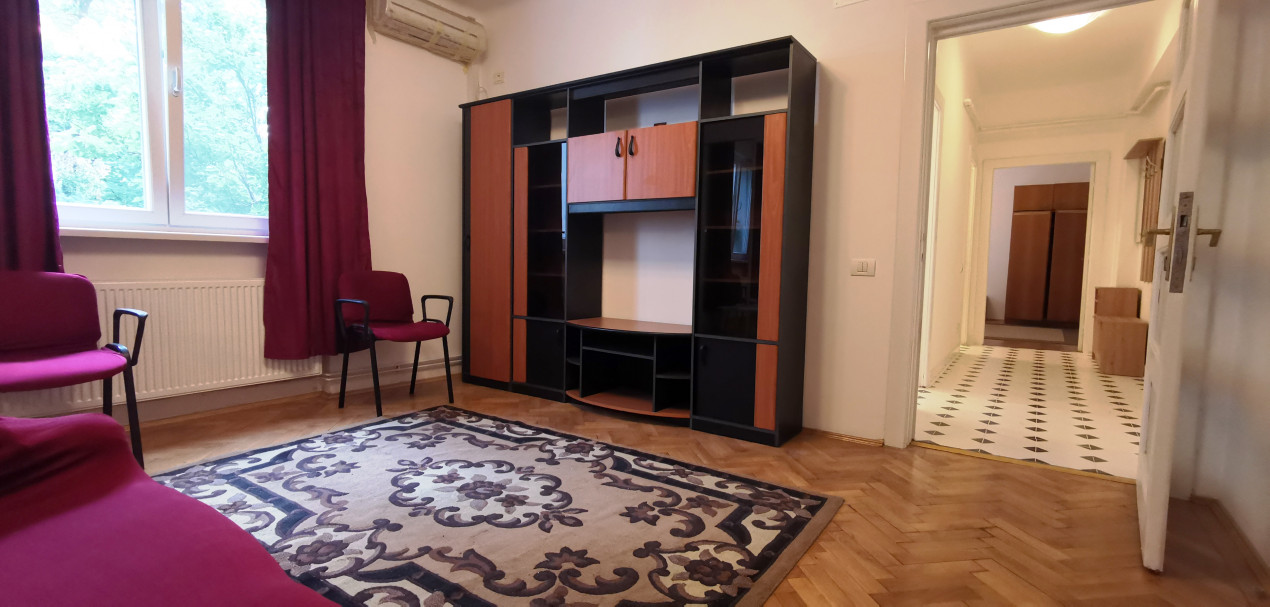  Gradina Botanica , Cotroceni , cu centrala proprie .