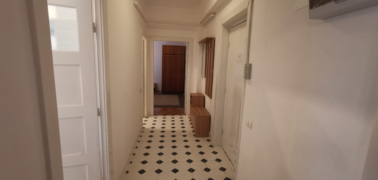  Gradina Botanica , Cotroceni , cu centrala proprie .