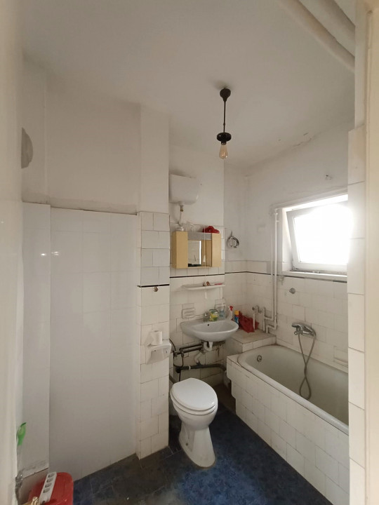 Apartament 4 camere, ultracentral, spațios, luminos, necesita renovare
