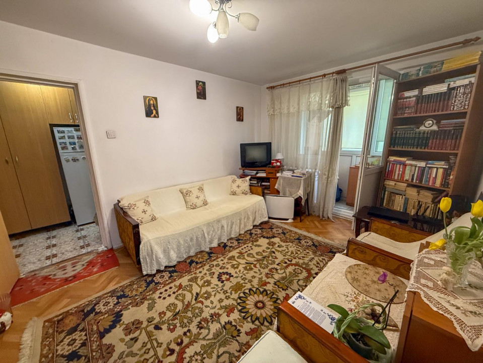 Apartament 2 camere, etaj 2, vedere Parc.