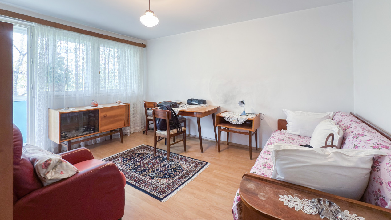 Apartament 2 camere, decomandat, etaj 3/4,- poziție deosebită 