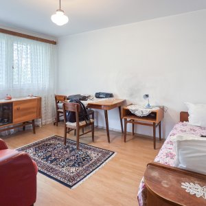 Apartament 2 camere, decomandat, etaj 3/4,- poziție deosebită 