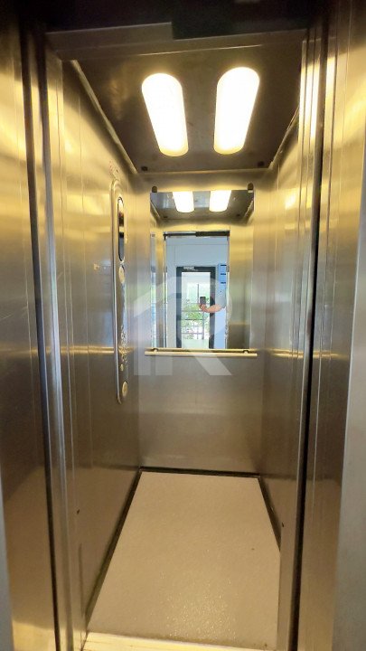 Spatiu birouri zona Mihalache - Turda in imobil mixt, 4 camere, 155 mp, 7 eur/mp