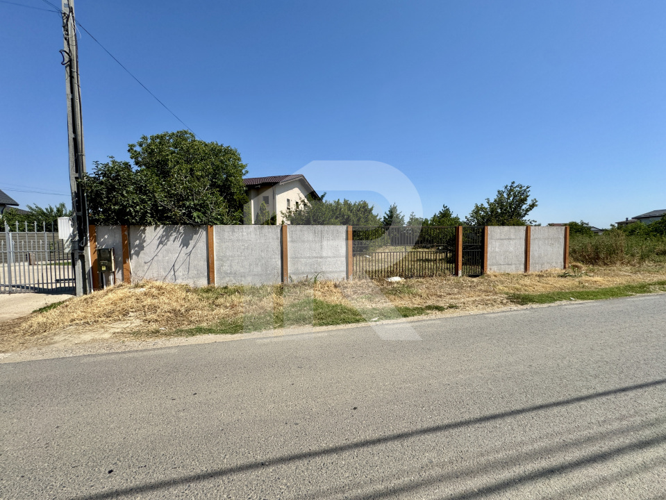 DOMNESTI , TEREN 698 MP, DESCHIDERE 17,19 MP, IMPREJMUIT CU GARD