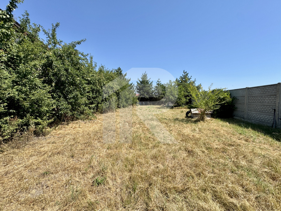 DOMNESTI , TEREN 698 MP, DESCHIDERE 17,19 MP, IMPREJMUIT CU GARD