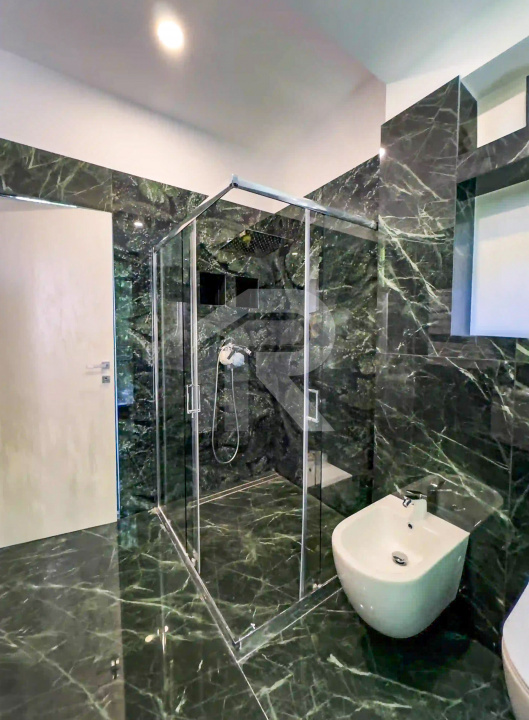 Pe Malul Snagovului, Unde Luxul Devine Cotidian