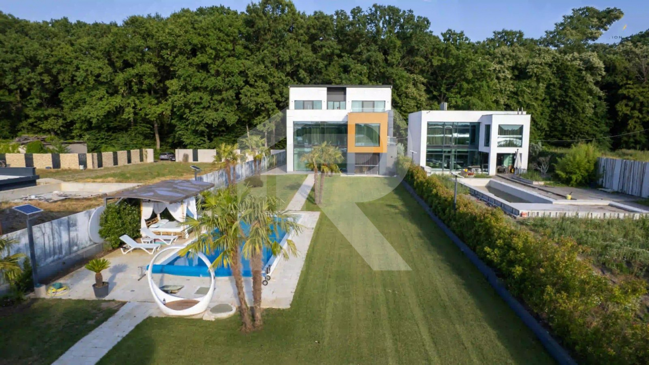 Pe Malul Snagovului, Unde Luxul Devine Cotidian