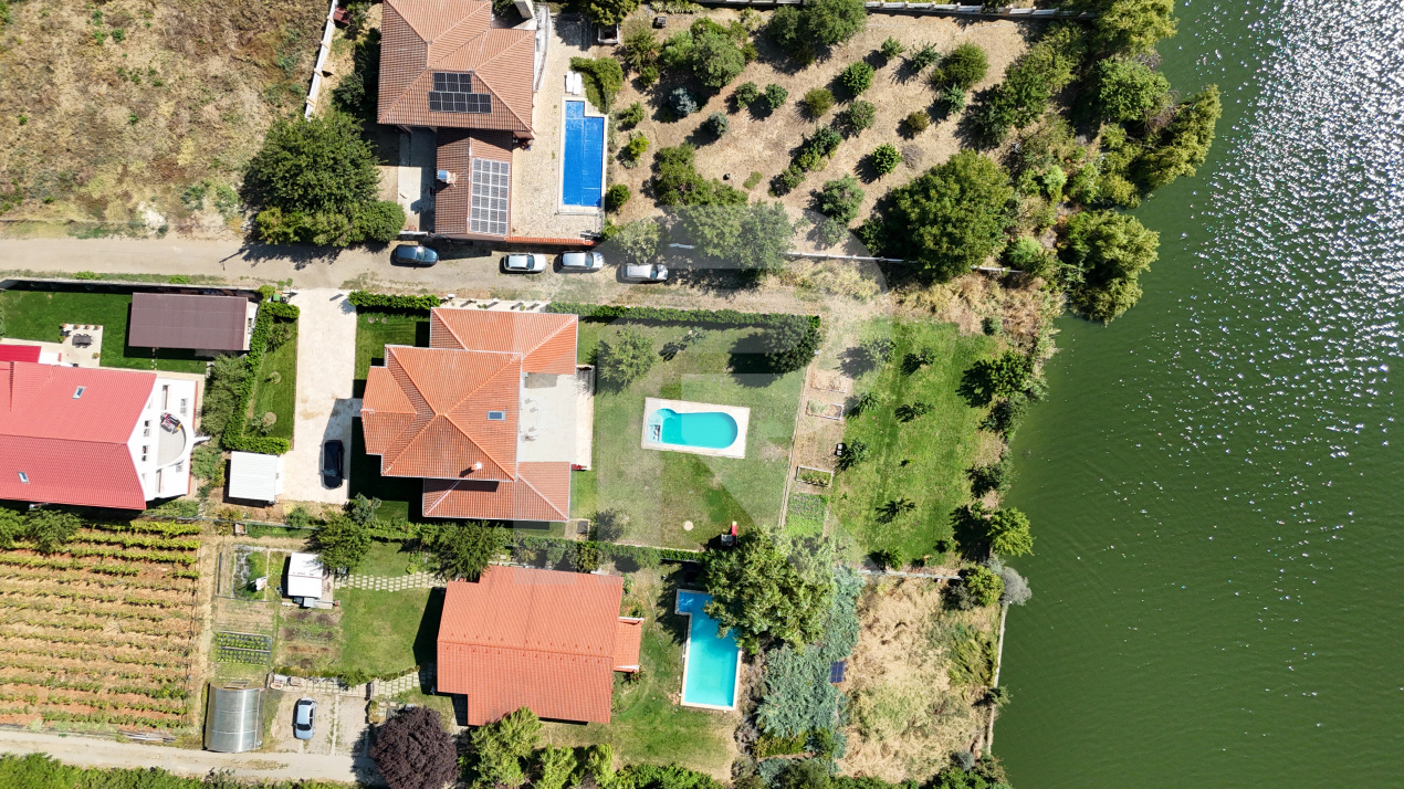 Vilă elegantă cu piscină și ieșire la Lac – Căciulați, Balotești