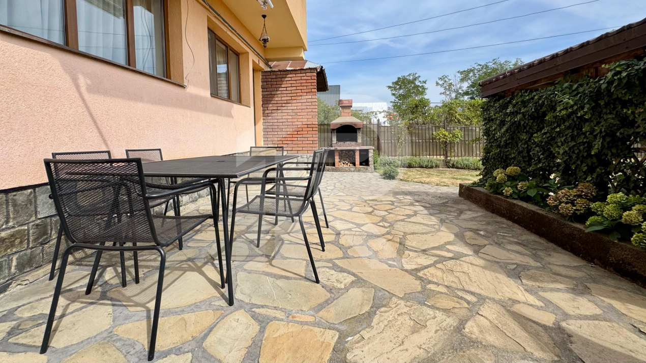 Casa | 356 mpc | Lot 1422 mp | Atelier de creatie | Locuinta/sediu | Baicoi