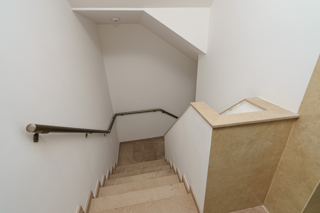  Șoseaua Nordului:  Herastrau  apartament 250mp cu parcare subterană 