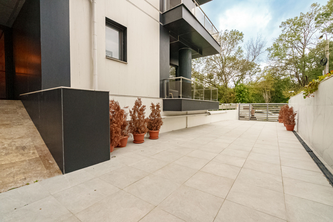  Șoseaua Nordului:  Herastrau  apartament 250mp cu parcare subterană 