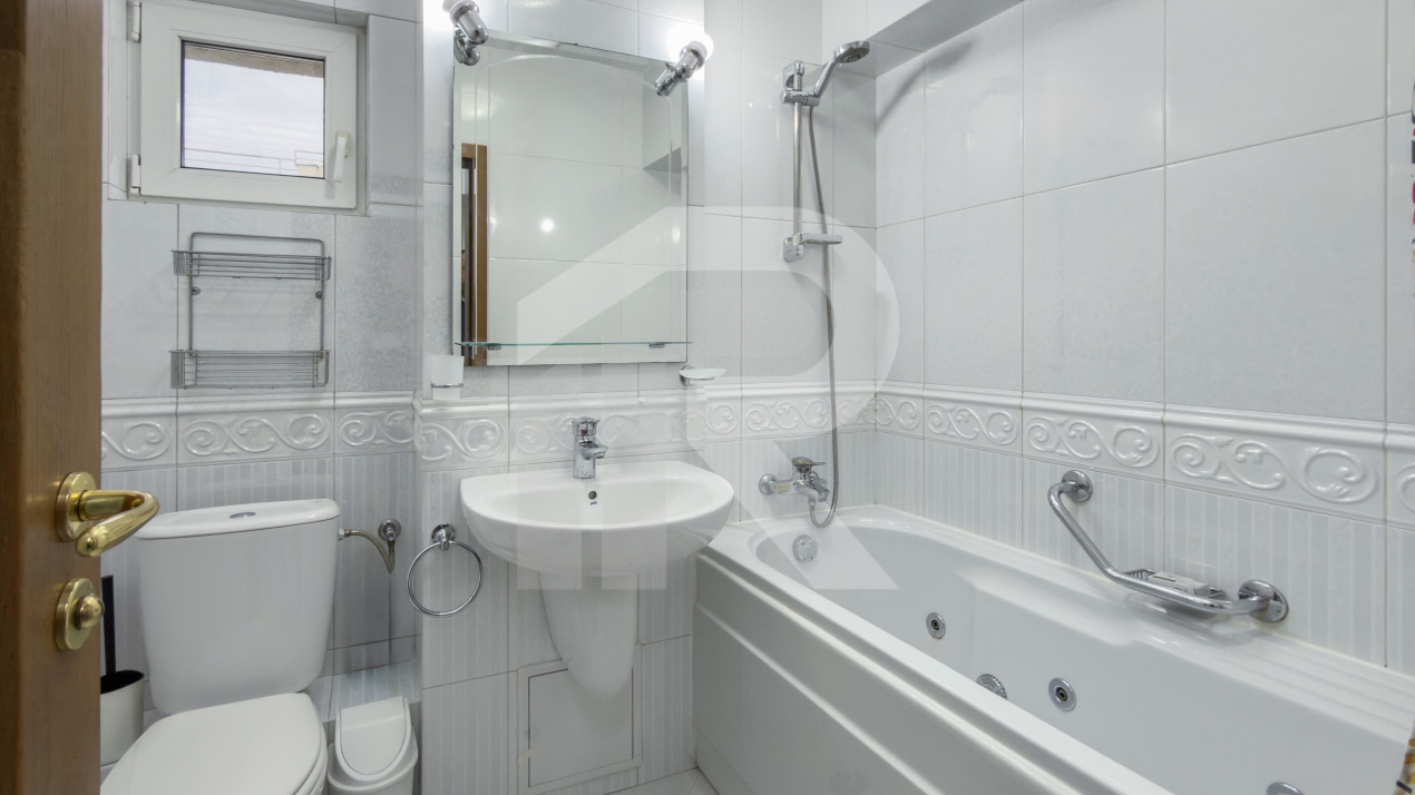 Vânzare apartament 3 camere – Ultracentral, Bloc Scala, Bd. Magheru