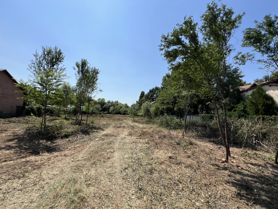 Teren Manastirea Snagov. Deschidere lac 22 m. Front stradal 30 metri. 