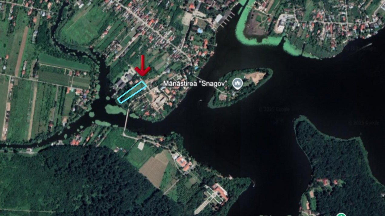 Teren Manastirea Snagov. Deschidere lac 22 m. Front stradal 30 metri. 