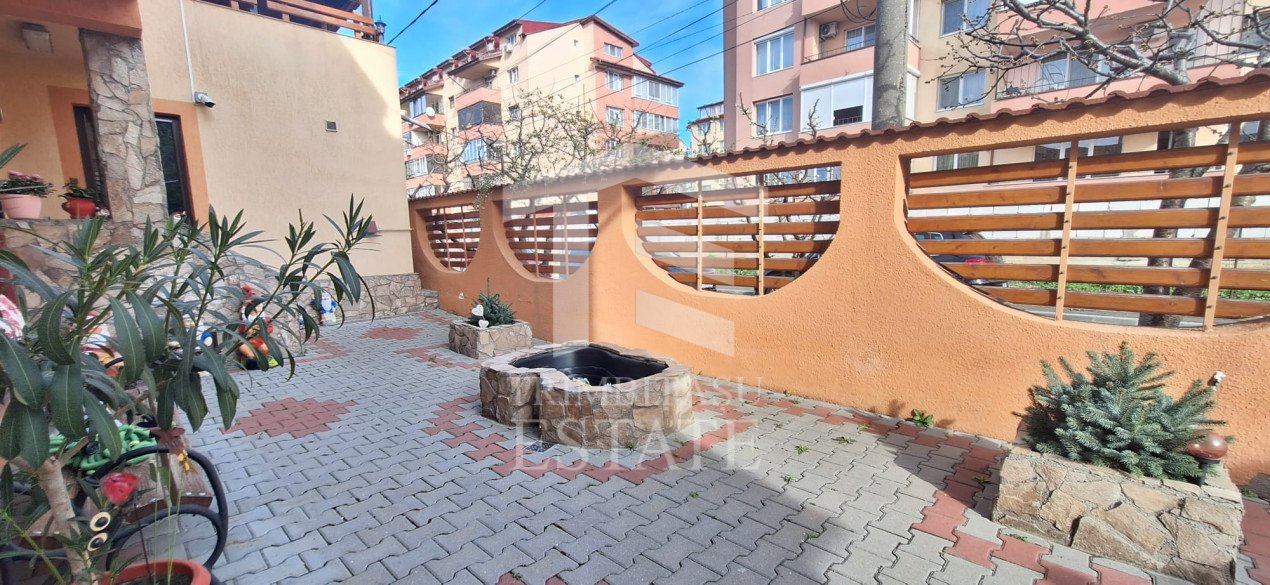 Casa individuala cu urias potential comercial str. Consumului Raul Doamnei 
